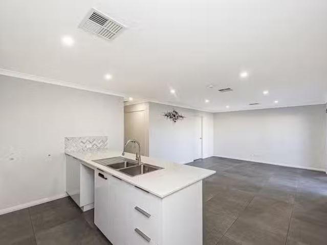 House for rent in Canning Vale, Western Australia
