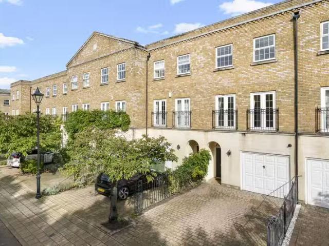 House for rent in Blackhills, Surrey