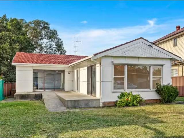 House for rent in Wollongong West, New South Wales
