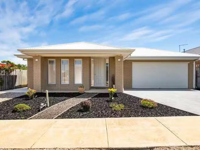 House for rent in Carrum Downs, Melbourne