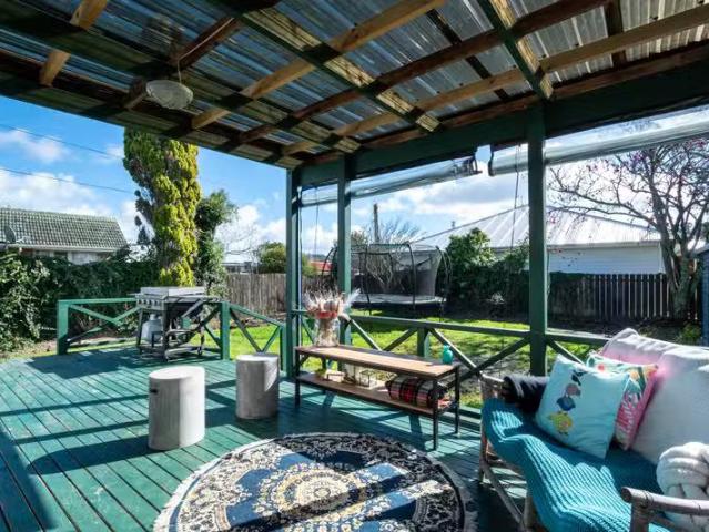 House for rent in Oratia, Oroua County