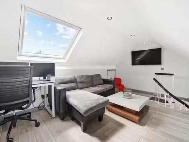 Apartment for rent in Marks Gate, Greater London