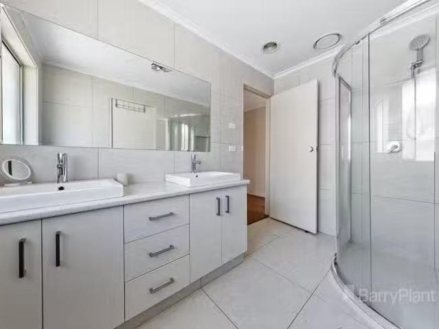 House for rent in Kings Park, Victoria