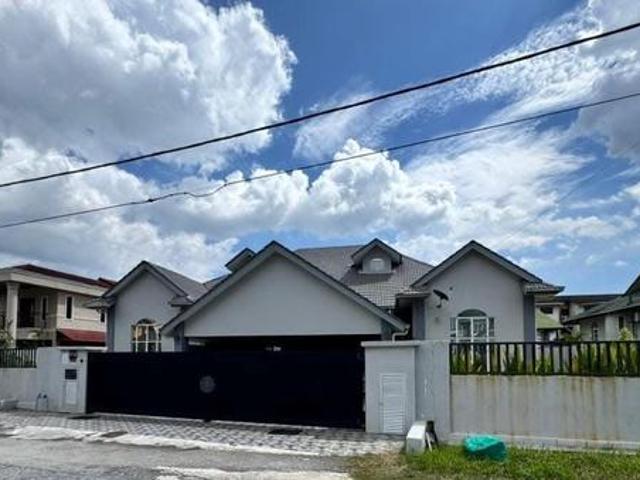 Bungalow for sale in Kajang, Langat