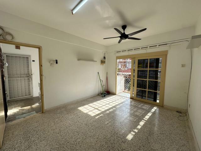 Flat for sale in Malaka