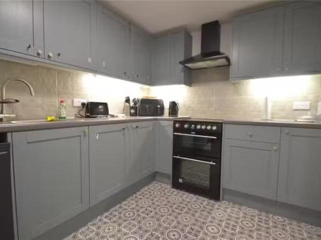 House for rent in Caterham on the Hill, Hillview