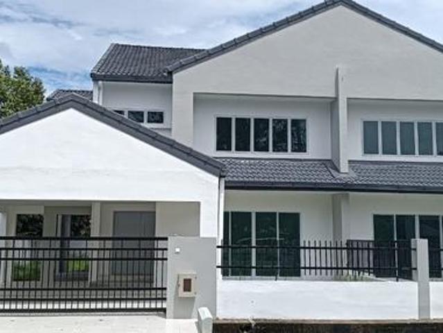 Residential House for sale in Kuching, Bahagian Kuching