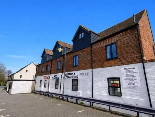 Apartment for rent in Fole, Surrey