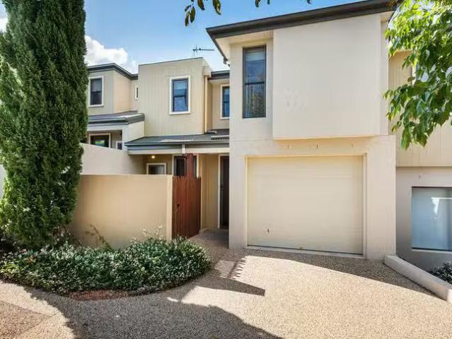 Apartment for rent in Centenary Heights, Queensland