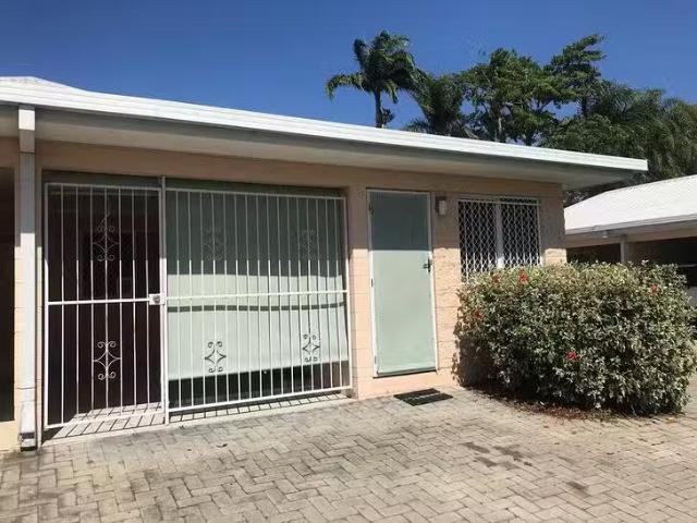 Apartment for rent in Hyde Park, Queensland