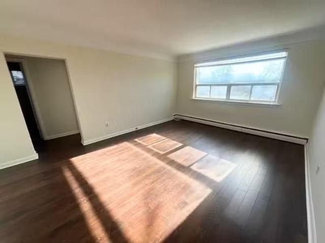 Condo for rent in Burlington, Golden Horseshoe