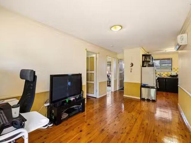 Apartment for rent in Mount Lofty, Queensland