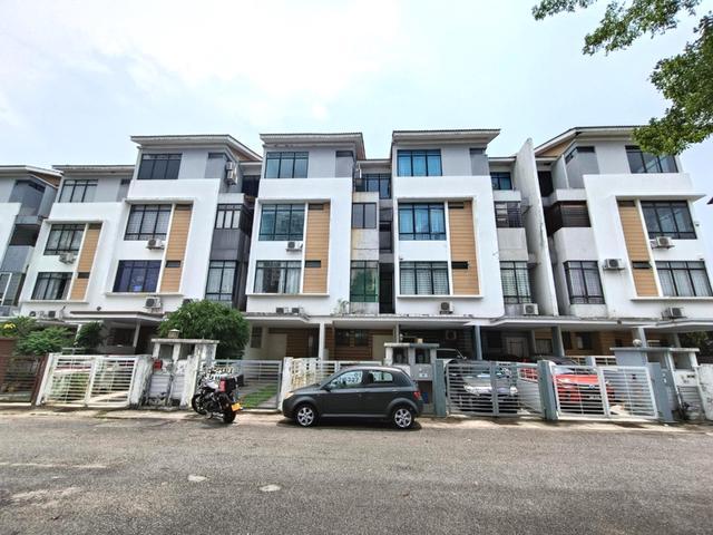 Townhouse for sale in Petaling, Subang Jaya