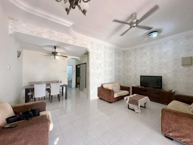 Terraced House for sale in Malaka