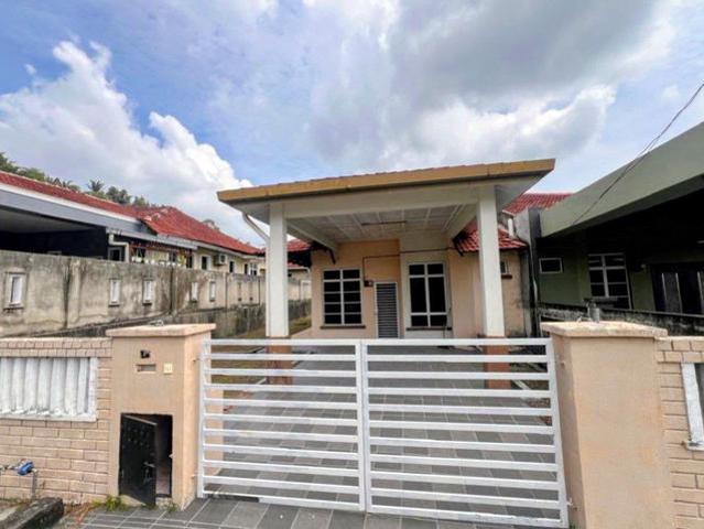 Terraced House for sale in Tanjong Sepat, Selangor