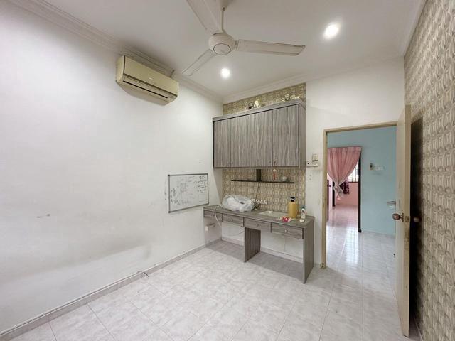 Terraced House for sale in Malaka