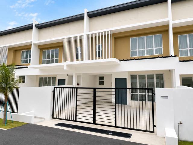 Terraced House for sale in Malaka