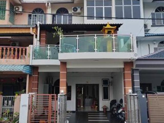 Terraced House for sale in Malaka
