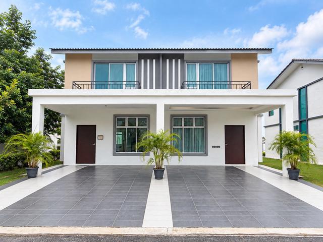 Terraced House for sale in Malaka
