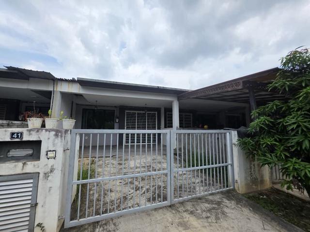 Terraced House for sale in Tanjong Sepat, Selangor