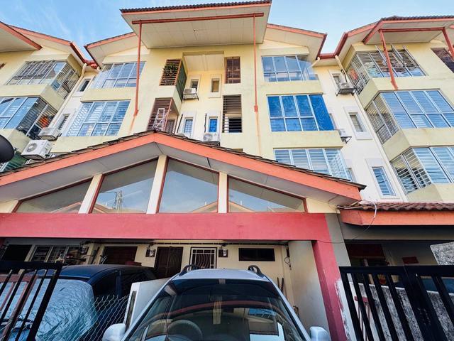 Townhouse for sale in Country Heights Damansara, Kuala Lumpur
