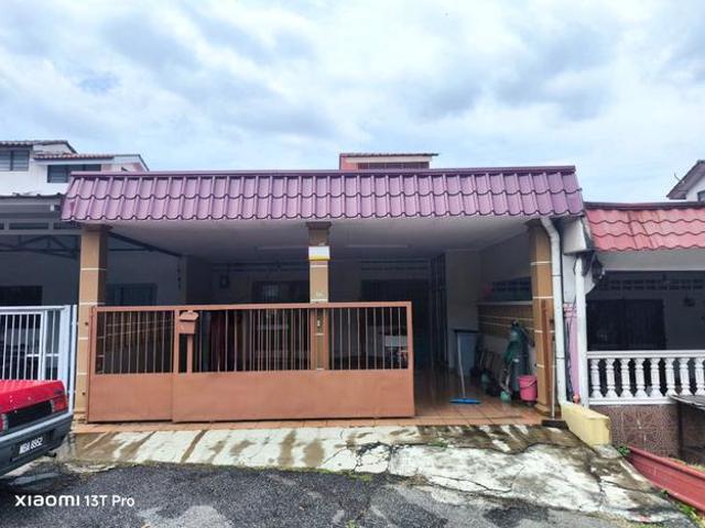 Terraced House for sale in Malaka