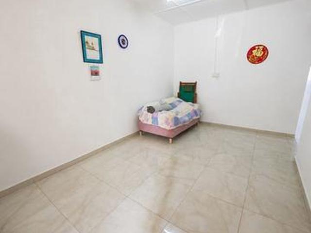 Terraced House for sale in Malaka