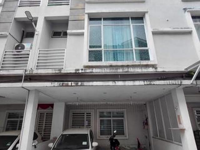Townhouse for sale in Mukim 13, Georgetown