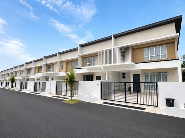 Terraced House for sale in Malaka