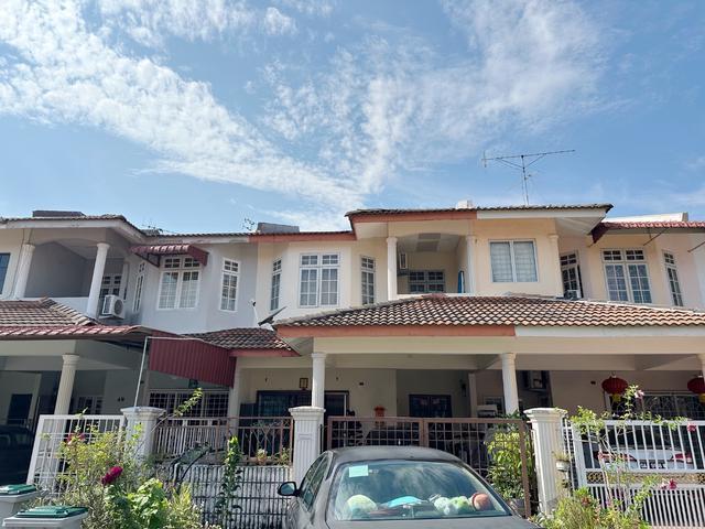 Terraced House for sale in Malaka