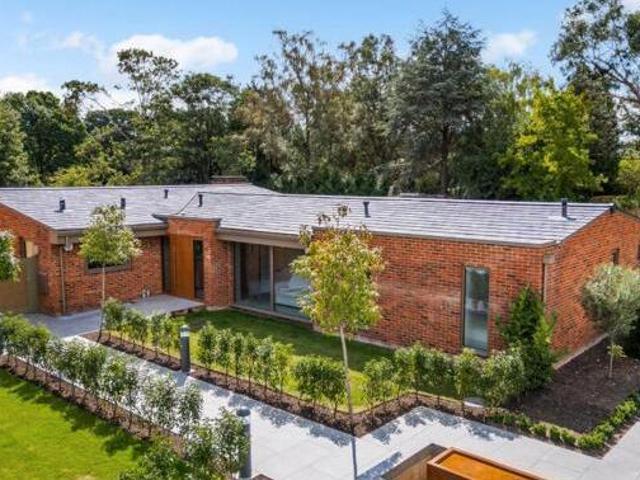 House for sale in Ascot