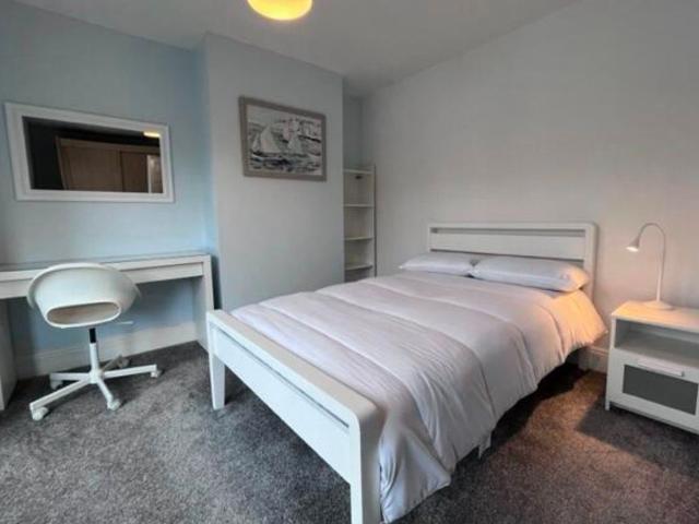 Room for rent in Rumwell, Somerset