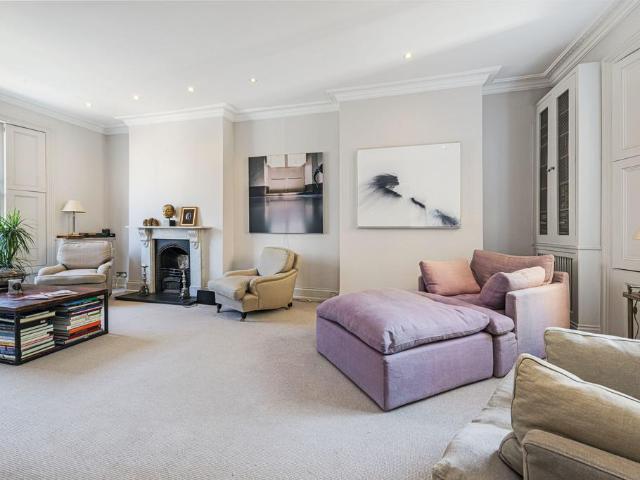 House for rent in Lot's Village, Greater London