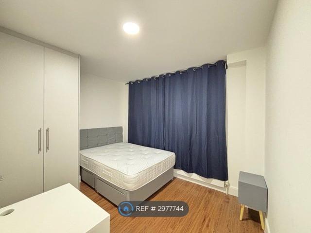 Room for rent in South Stanmore, Greater London