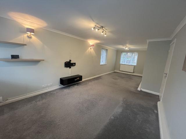Apartment for rent in Hampton Hill, Greater London