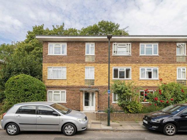 Apartment for rent in Hampton Hill, Greater London