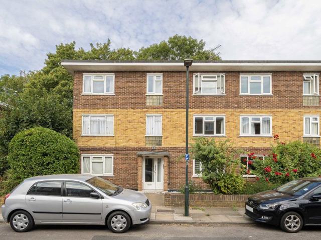 Apartment for rent in Hampton Hill, Greater London