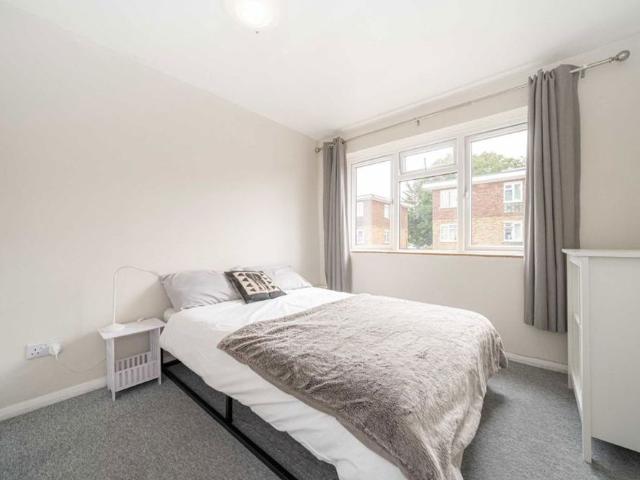 Apartment for rent in Hampton Hill, Greater London