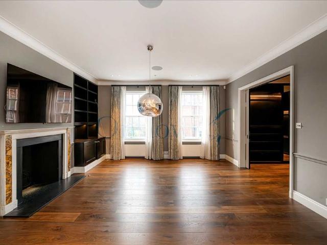 House for rent in Chelsea, Cat Hill