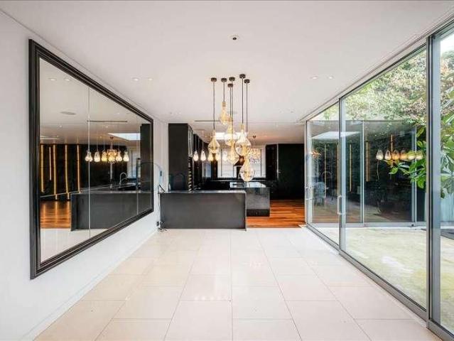 House for rent in Royal Borough of Kensington and Chelsea, Greater London