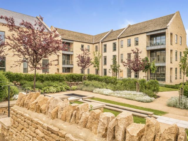 Flat for rent in Beechwood Park, Cotswold
