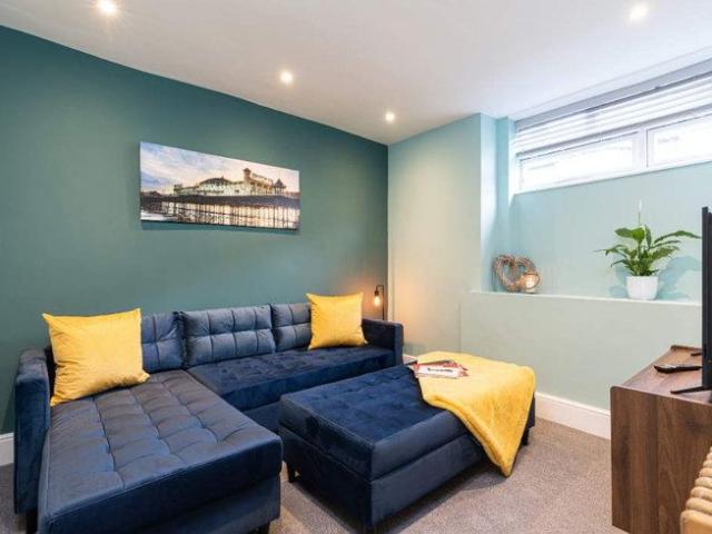 Townhouse for rent in Round Hill, Brighton & Hove
