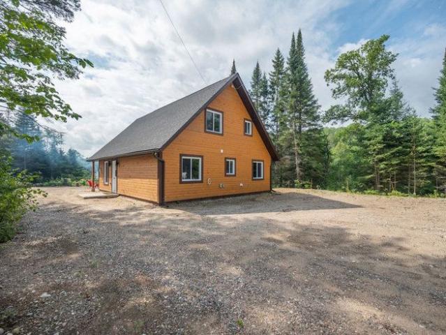 House for rent in Mansfield-et-pontefract, Quebec