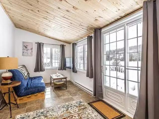 Apartment for rent in Les Collines-de-l'outaouais, Quebec