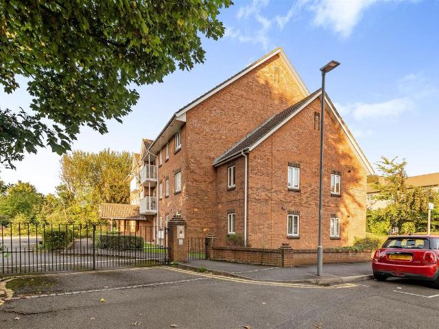Apartment for rent in Surbiton, Greater London