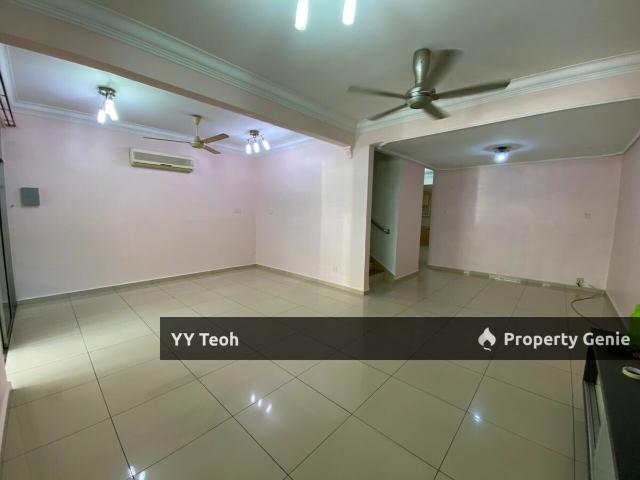 Terraced House for sale in Malaka