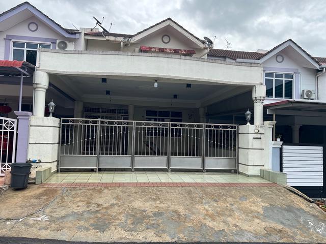 Terraced House for sale in Malaka