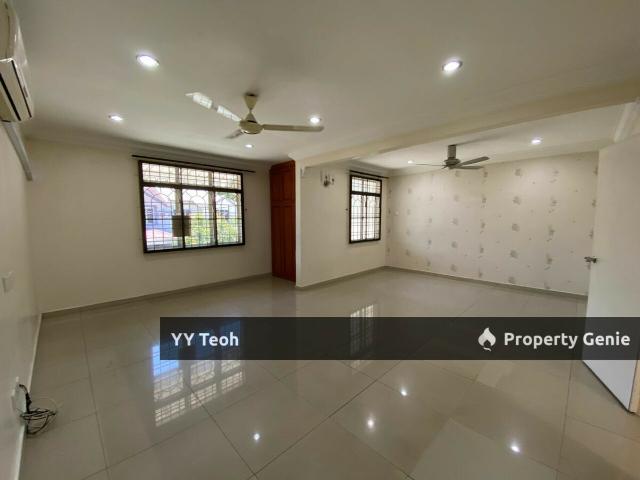 Terraced House for sale in Malaka