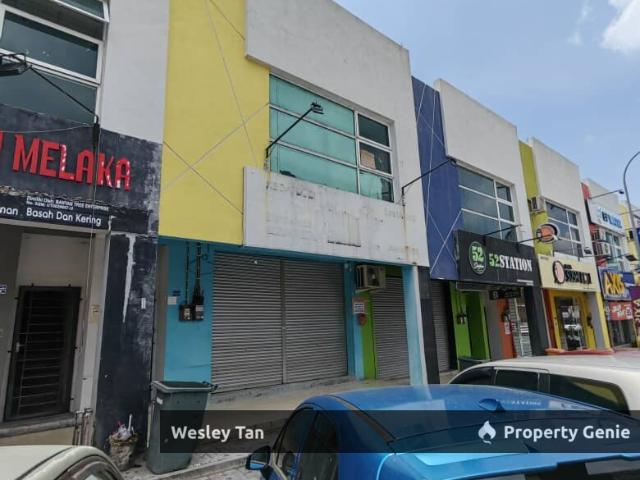 Shop for rent in Malaka