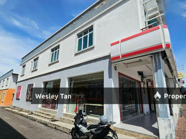 Shop for rent in Malaka